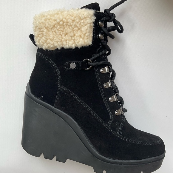 Guess Women’s Taanya Leather Wedge Booties Black Suede Size 8 - Picture 2 of 8